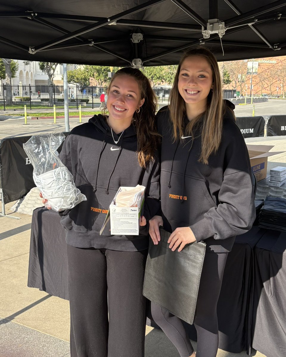 .<a href="/USC_Athletics/">USC Trojans</a> student-athletes participated in the LA Strong essential item distribution event at <a href="/BMOStadium/">BMO Stadium</a> today 🫶