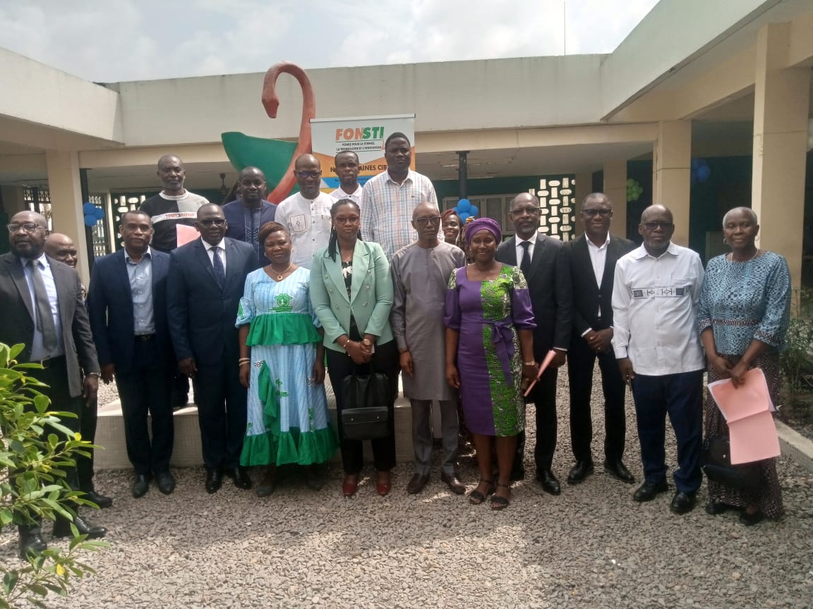 Lancement d’un projet innovant pour la détection du cancer du col de l’utérus en Côte d'Ivoire

Ce vendredi 17 janvier 2025, l’UFR Sciences Pharmaceutiques et Biologiques de l’Université Félix Houphouët-Boigny d’Abidjan a  lieu le lancement du projet.linkedin.com/feed/update/ur…