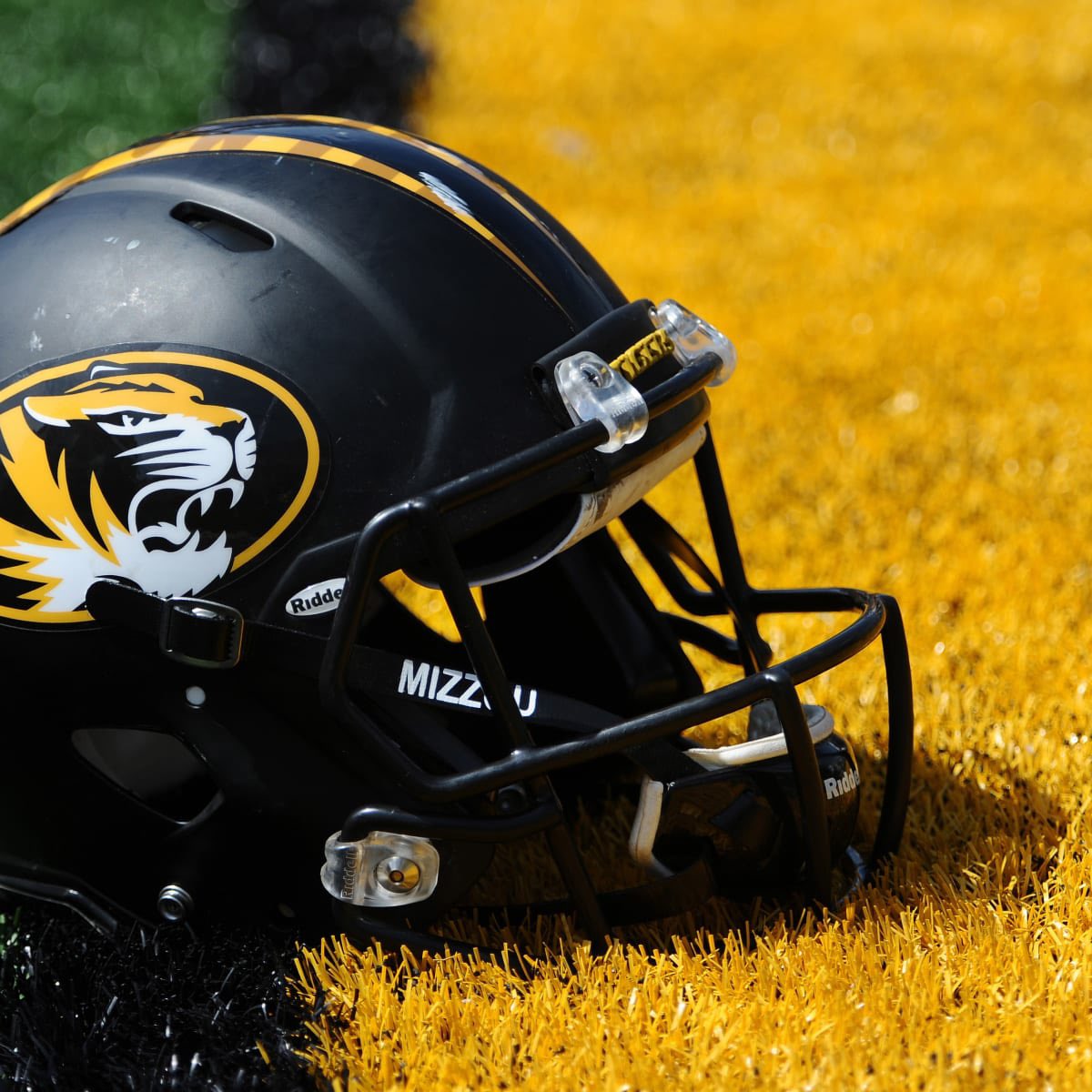 Happy to say that I have received an offer to play for <a href="/MizzouFootball/">Mizzou Football</a>  thank you!!  <a href="/NastyWideOuts/">Coach Jacob Peeler</a>  <a href="/CoachYounger14/">Wayne Younger</a>    <a href="/Chris_CJ_6/">C.J.</a>  <a href="/_MP_Football/">Morgan Park Football</a>  <a href="/michaelsobrien/">Michael O'Brien</a>  <a href="/mikeclarkpreps/">MikeClarkPreps</a> <a href="/247Hudson/">Hudson Standish</a>  <a href="/OJW_Scouting/">PrepRedzone Oliver</a> <a href="/EDGYTIM/">Timothy “EDGYTIM” OHalloran</a> <a href="/TheCoachReem/">Jareem Fleming</a>