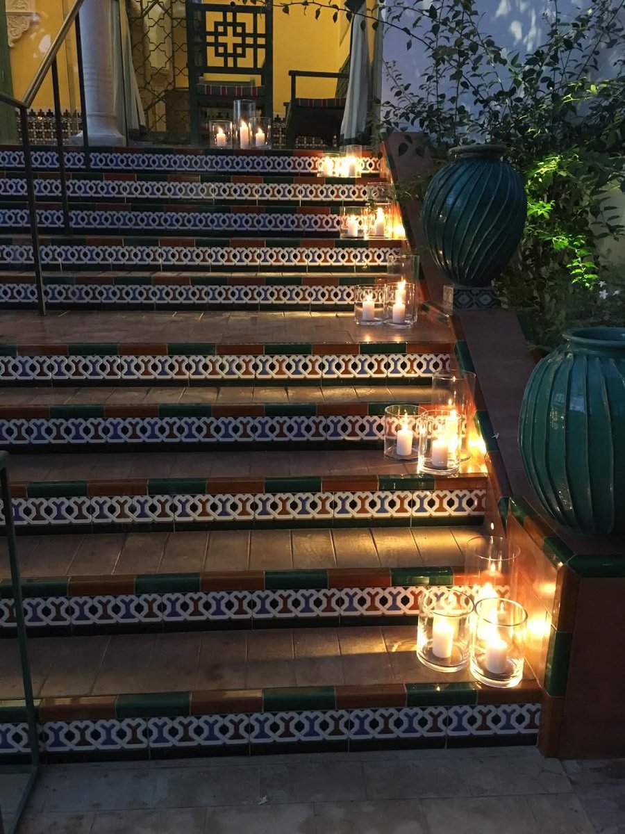 Luce tú noche con La Cereria Decor.
°
Consultas y Pedidos⤵️
°
📲607 084 987 - 652 255 393
 📧 rogelio@lacereriadecor.com
💻 lacereriadesevilla.com
💻 artesaniacristal.com 
°
#lacereriadecor #cereríacamposríos #cristaltradicional #lacereriagrupo
