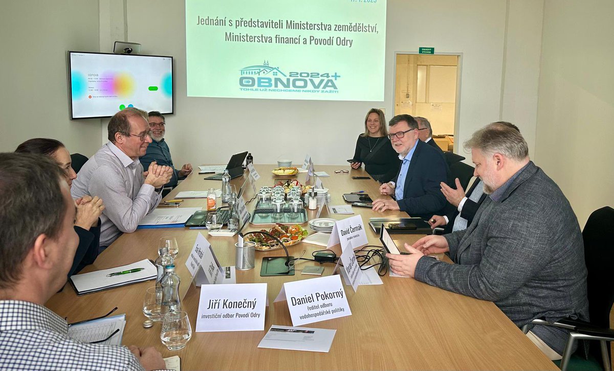 S podnikateli postiženými záplavami z OBNOVA2024+ jsme se v Krnově domluvili na:
➡️ do 14 dnů snížíme minimální výši úvěru od <a href="/NRBCZ/">Národní rozvojová banka</a> pro malé a střední podniky z 500 na 250 tisíc Kč 📉 a to i pro podnikatele v energetice
➡️ pomůžeme najít systémové řešení, jak pojišťovat firmy v