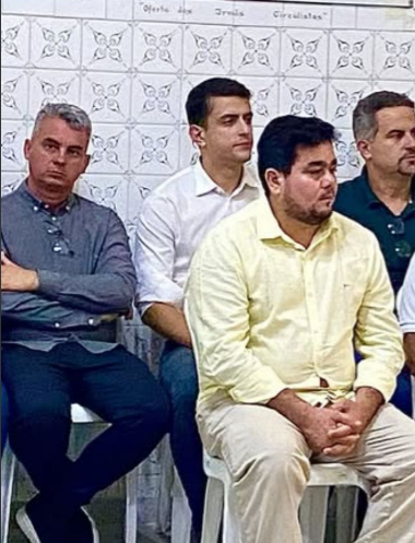 preftucano's tweet photo. 🚨URGENTE! Após 1.202 dias do início da campanha #RaspaABarbaRicardoMaia, o nosso ilustre prefeite finalmente cedeu aos pedidos da população e agora está todo lisinho.

Raspar a barba é um ato de resistência contra essa política arcaica que vincula pelos à maturidade! ✊🏼 https://t.co/cyTJFWRae4