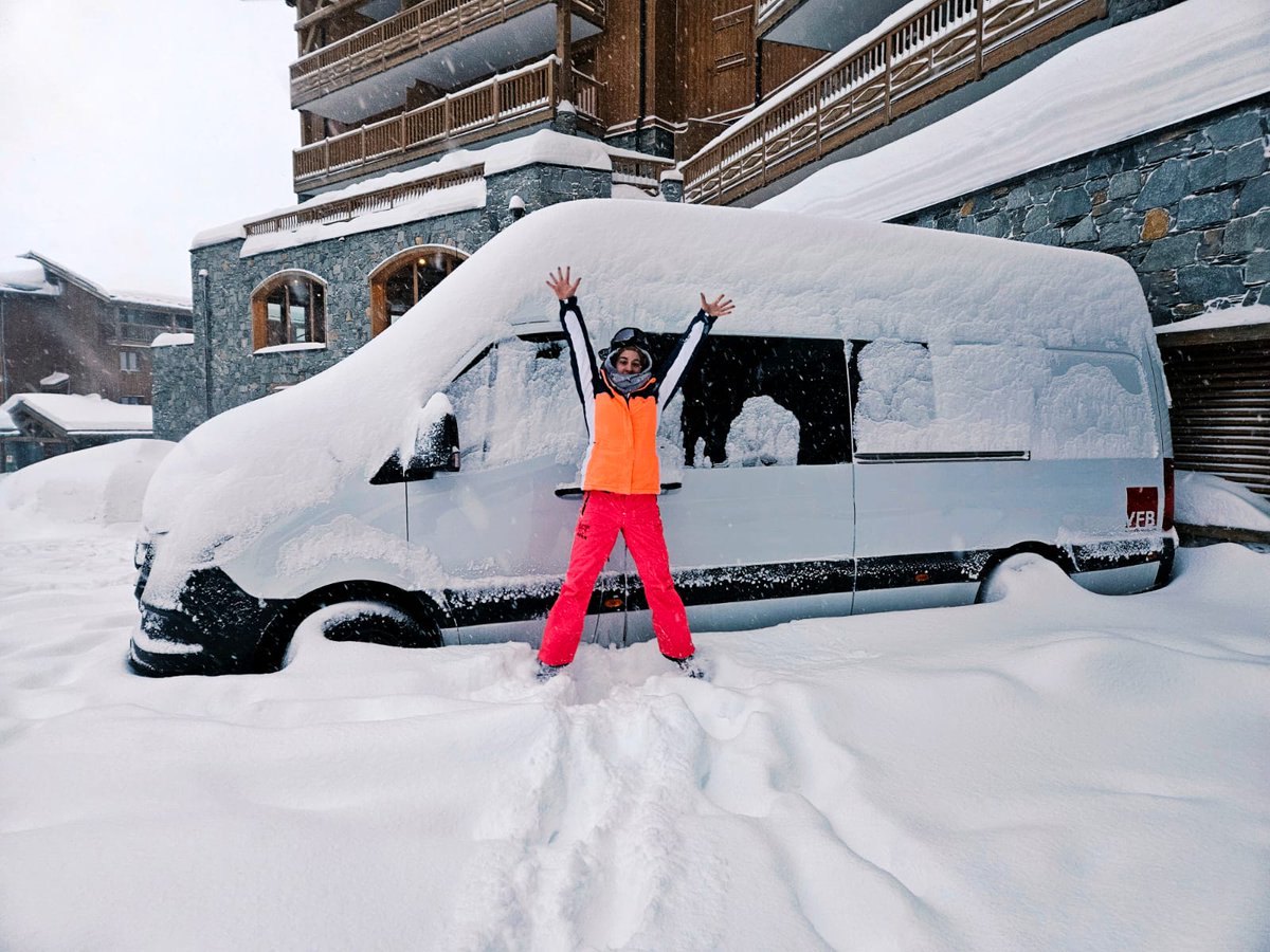 What a fantastic journey to and from Tignes thanks to <a href="/VansForBandsLtd/">VansForBandsLtd</a> - 2 families, 9 people, LOTS of luggage and brilliant fun

More info at vansforbands.co.uk/splitters/9-se…