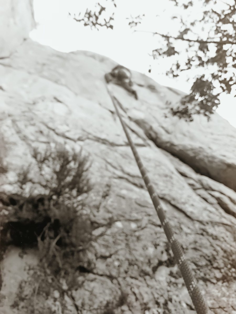 msoengs's tweet photo. Entrenament al #sector_quatre a #Cellecs, on hem fet tres vies. Les condicions meteorològiques han dificultat l'escalada: el vent i el fred ens han acompanyat en tot moment. @ACEMataro @acet_trad @Kikialdo4 https://t.co/OBLyESs7Lp