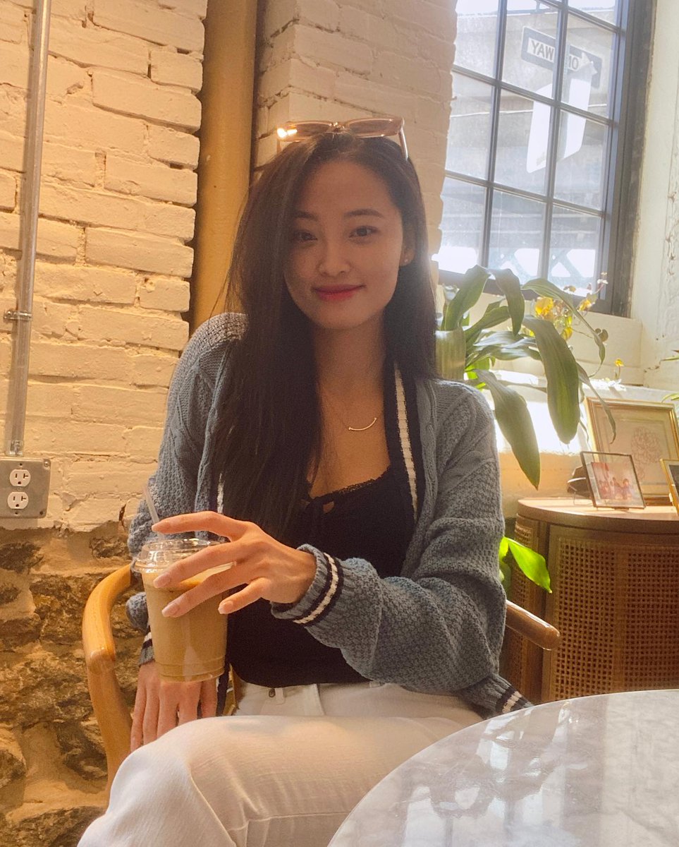 Nếu bạn không thể tỏa nắng như Mặt Trời thì cũng đừng làm một đám mây mờ nhạt.!