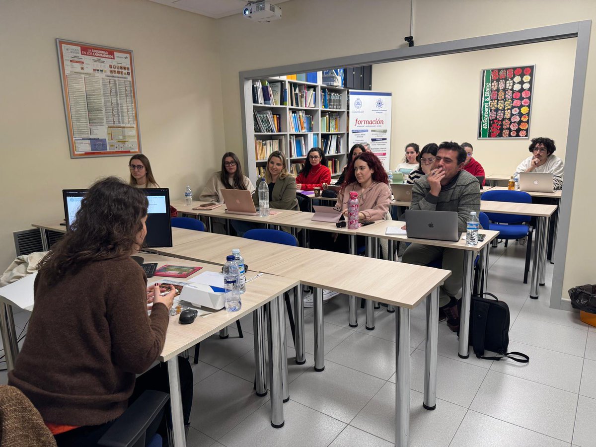 COLQUIMUR's tweet image. Volvemos al VI Máster en Ciencia e Industria Cosmética, con Mª Ángeles López, Licenciada en Química y Directora Global de Proyectos de @iberchem  nos habla de Perfumes 🌼

@cofmurcia #cofrm #colquimur #colquimurformación #vimastercic