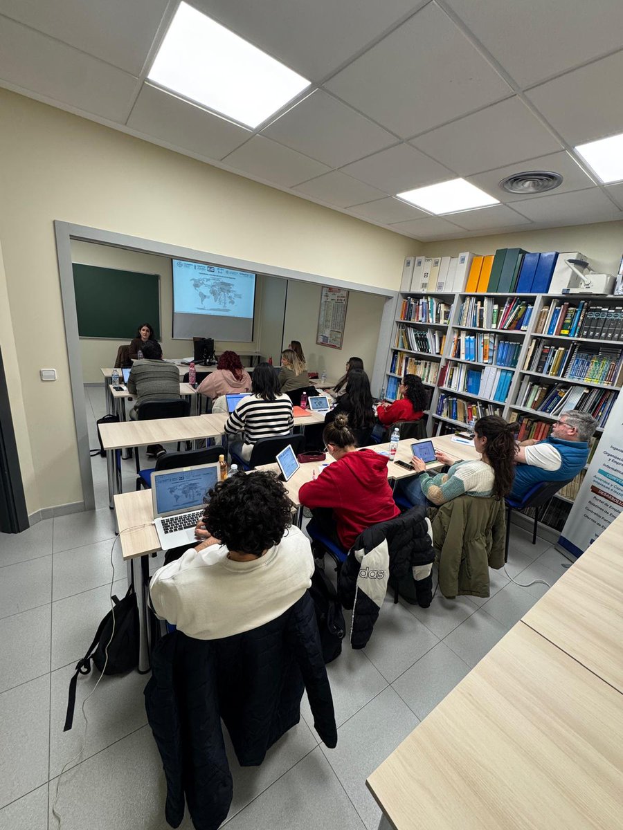 COLQUIMUR's tweet image. Volvemos al VI Máster en Ciencia e Industria Cosmética, con Mª Ángeles López, Licenciada en Química y Directora Global de Proyectos de @iberchem  nos habla de Perfumes 🌼

@cofmurcia #cofrm #colquimur #colquimurformación #vimastercic