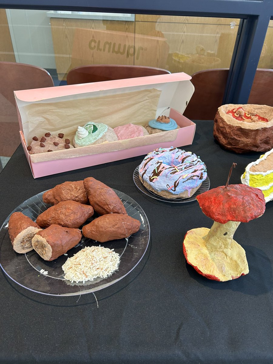 kathyann126's tweet photo. 8th grade 3D Food Sculptures always amaze me!! Great job!! Creative minds👍@NitschmannMS @basdnitschmannms   @bethlehemareasd  @NMSTeamPitt   #basdarts #basdproud #nitschmannnation #nitschmannartlund https://t.co/hZSiYupPKh