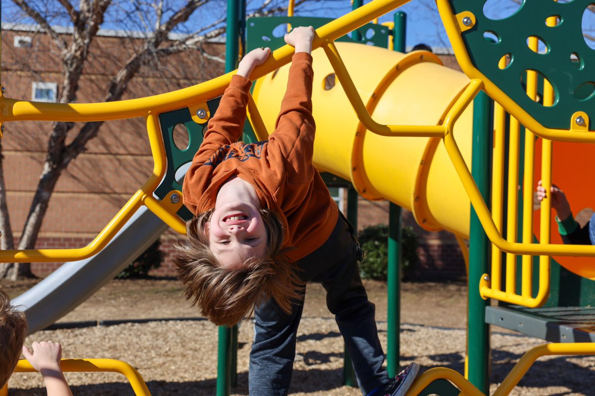 CabCoSchools's tweet image. The #FridayFeels hit different when it’s a long weekend! 🥳☀️ All smiles and sunshine during recess today! #LongWeekendVibes #RecessFun #CabCoSchools