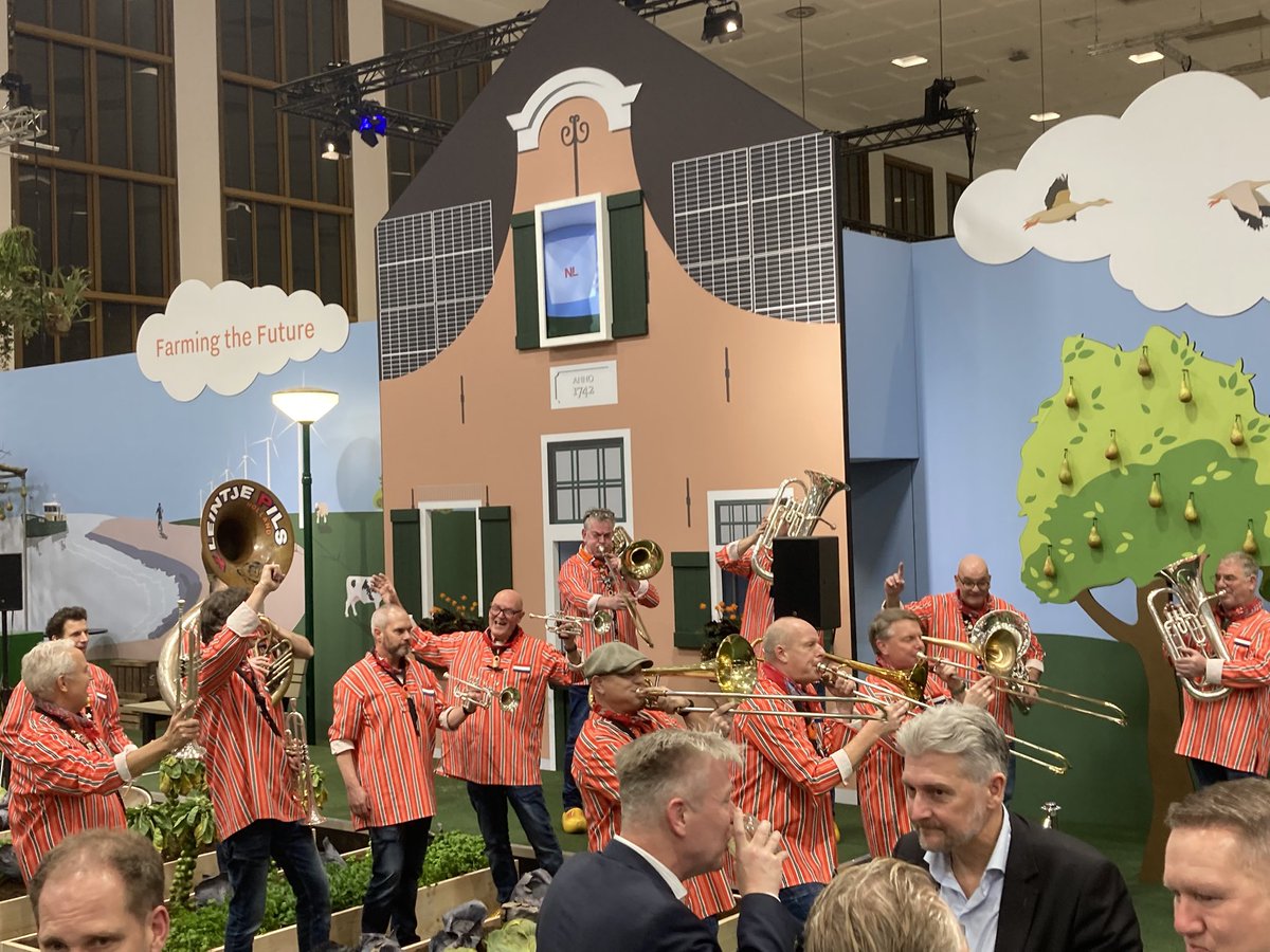 Opening door <a href="/stasLVVN/">Jean Rummenie</a> Jean Rummenie van  het NL Paviljoen tijdens de Grune Woche. Natuurlijk met <a href="/Kleintje_pils/">Kleintje Pils</a>!