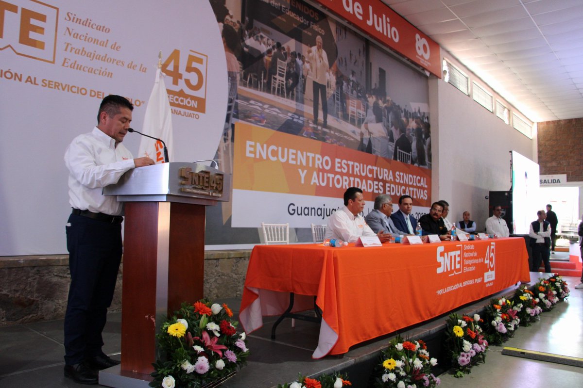 45SNTE's tweet photo. ¡La #Sección45 en Guanajuato avanza con fuerza. 
Demostrando que los recursos bien gestionados son clave para dignificar y potencializar nuestra labor, agradecemos la visita de nuestro Secretario Nacional, quien en compañía de nuestro Secretario Rigoberto Macías inauguraron. https://t.co/sij600jiye