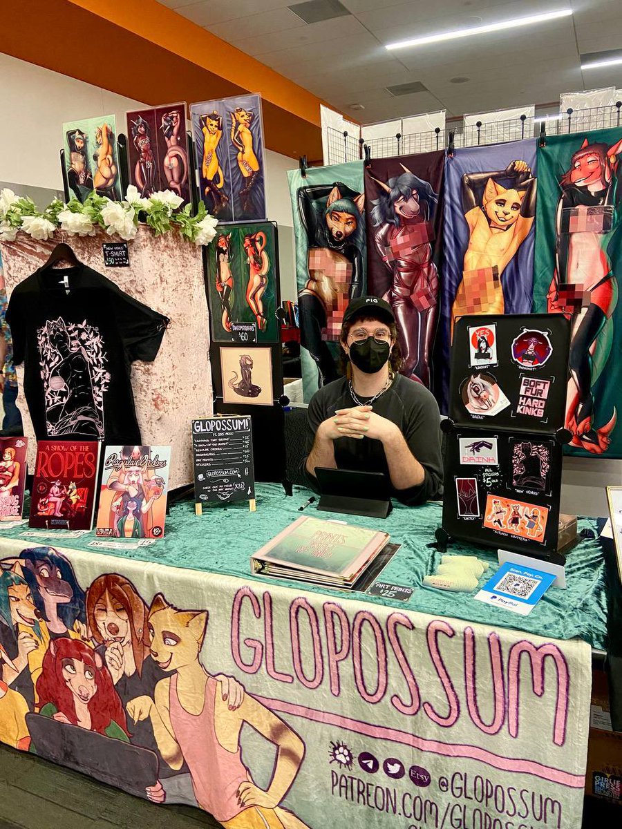 Glopossum's tweet photo. All set up and ready to go in the #FC25 dealers and art show!!! Ready to do some real animal business 💪 https://t.co/hjtQJfCU5B