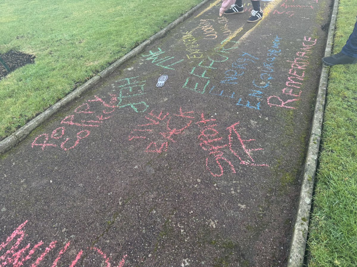 An amazing week delivering <a href="/CFHealthyMinds/">Army Cadets Healthy Minds</a> training with <a href="/OC_13Coy/">@SWL MEDIA & WELLBEING OC</a> at <a href="/CTCFrimleyPark/">CTC Frimley Park</a>. Thank you to <a href="/CO_CTC_Frimley/">Lt Col Graham Thorne RA</a> for the fireside chat.