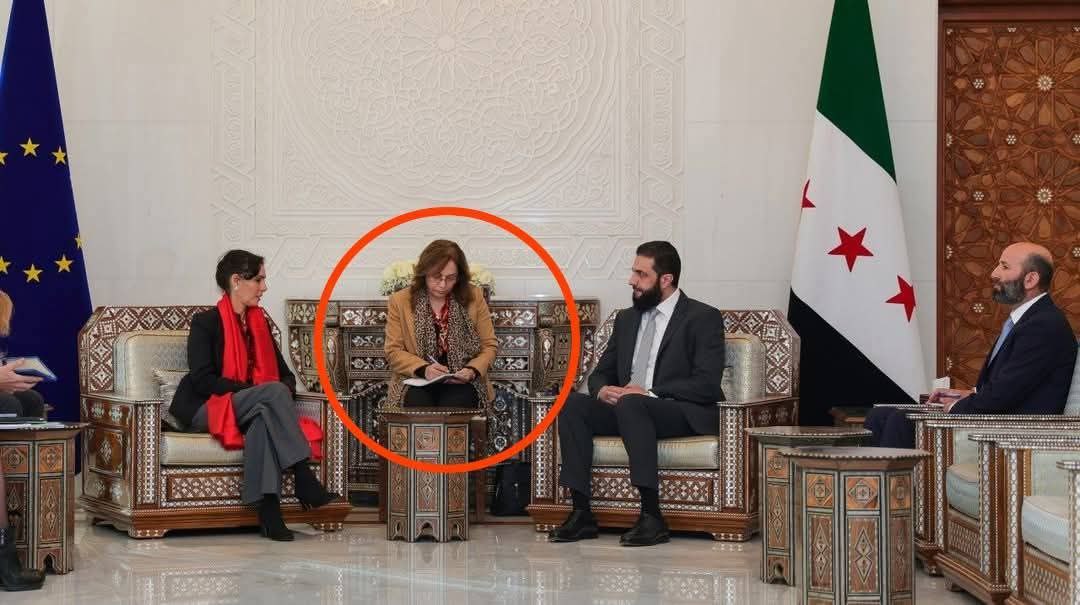 RoaaWarStudies's tweet photo. تداول ناشطو الثورة منشورات سابقة لمترجمة أحمد الشرع ريما حكيم والتي تمجد بشار الأسد وأركان نظامه وتتهم الجولاني بالعمالة لإسـرائـيل. https://t.co/3I66L2piV2