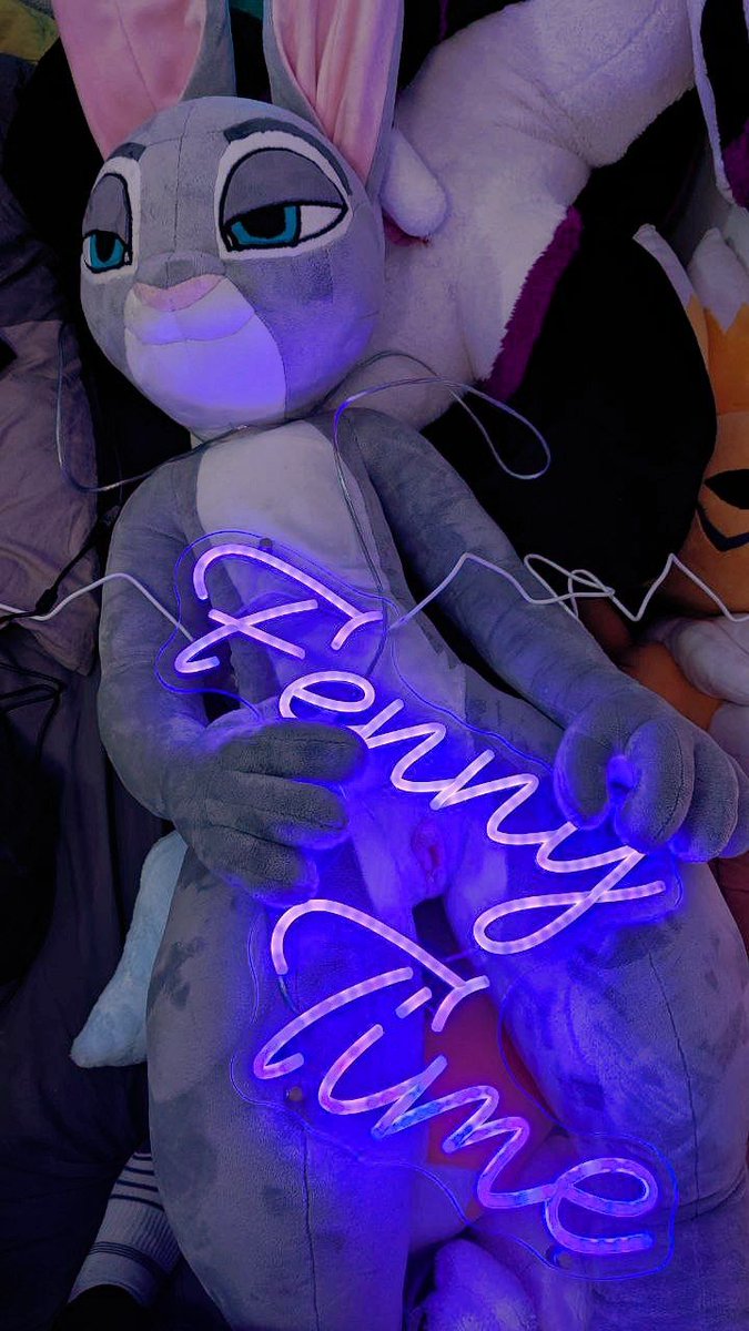 Any Bunny Experts here? I think she wants to tell me something, but I'm super inexperienced with these creatures and don't know what to do >.<