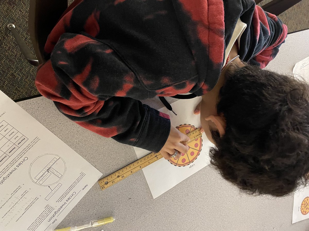 TelithaJoy's tweet image. Pizza anyone? Shoutout to @SMS_Schneider for having her students  #thinkfirst &amp;amp; derive the value of pi through this fun pizza related discovery activity. @HumbleISD_SMS @Humble_2ndMath