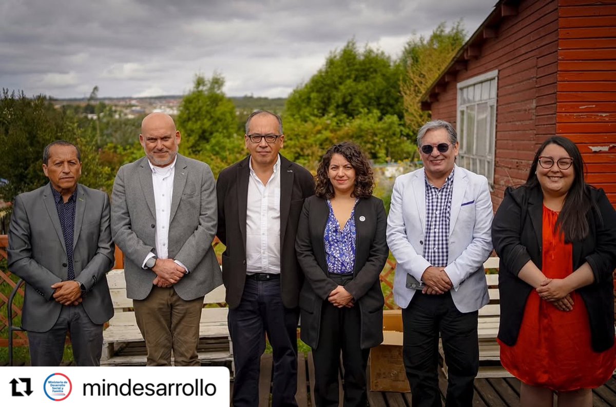 MDSLosLagos's tweet photo. #Repost @MinDesarrollo Entregamos la certificación del cierre del programa Emprendamos Semilla de @Fosis_Los_Lagos a 250 usuarios de seis comunas de la provincia de Chiloé: Castro, Dalcahue, Quemchi, Quinchao, Curaco de Velez, Chonchi. https://t.co/9fn4vq8RFU