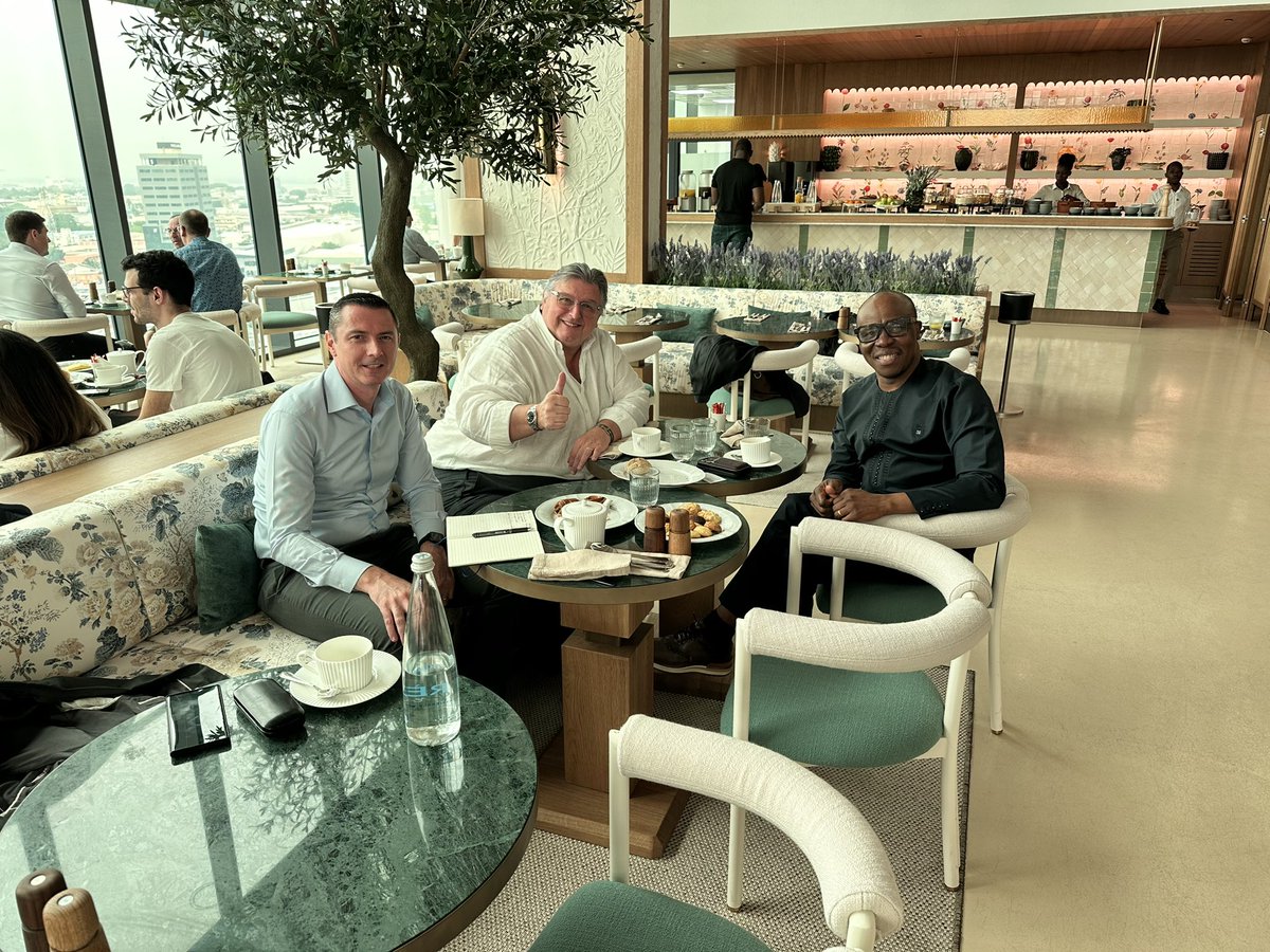 karboda's tweet photo. Petit Déjeuner en bonne compagnie au Novotel Abidjan Marcory avec mes amis Jérôme ROTROU, GM et @asalfomagic ! https://t.co/pkbkY2K7kU