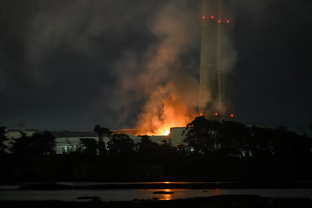 analyst4world's tweet image. 🔥 Massive Fire at California Battery Plant

Toxic smoke from a Monterey County blaze forces evacuations, highway closures, and school shutdowns. 

#CaliforniaFires #BatteryPlant