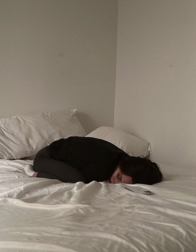 وقتی داری از غم و دلتنگی میمیری و تنها پناهت خودتی: