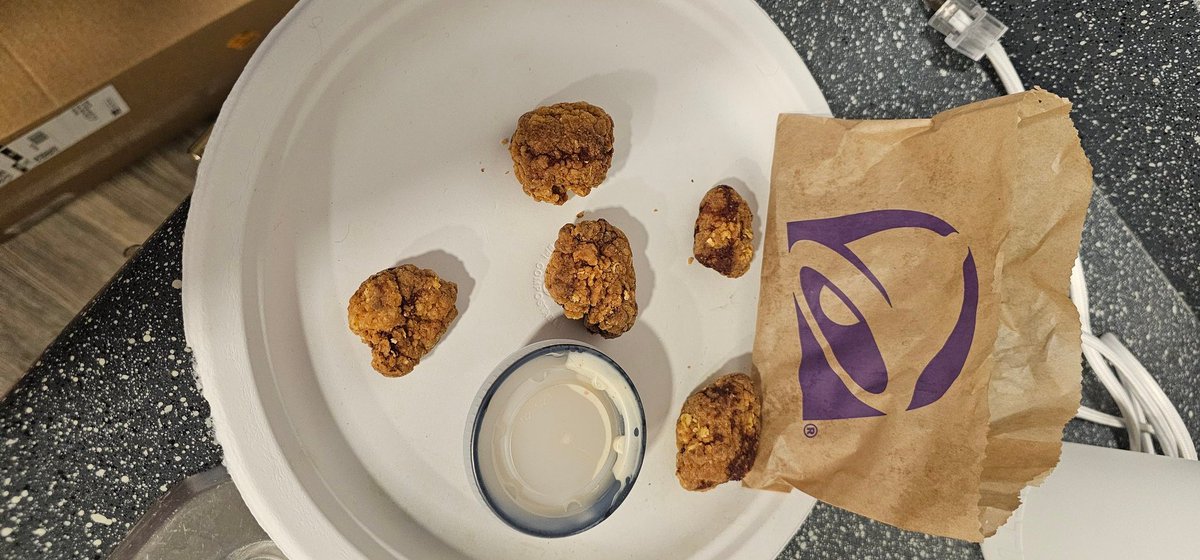 ninjacake86's tweet photo. Decided to give the new @tacobell chicken nuggets a try, and it was disappointing. They are burnt, there is more breading than chicken, and they are much smaller than advertised. I'd heard they were big and juicy from a friend so maybe I just got a bad batch? https://t.co/aNZlNUH49P