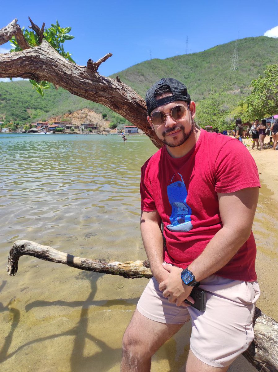 Entre chavistas nos seguimos y nos apoyamos 

Sígueme y te sigo 😎🇻🇪