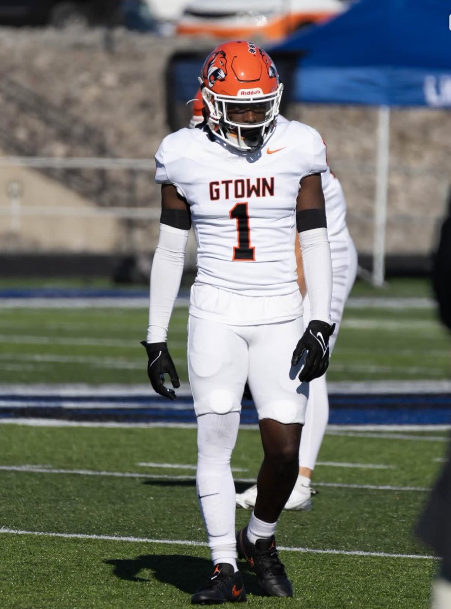 #agtg after a great conversation with <a href="/JohnPerin/">John Perin</a> and @CoachK1977 I am blessed to receive an Official Offer from <a href="/Gtown_Football/">Georgetown College Football</a> ! 🐅

<a href="/CoachEckloff/">Coach Eckloff</a> <a href="/KamSmith_24/">Kameron Smith Sr.</a> <a href="/dandy_erik/">Erik Dandy</a> <a href="/ManualAthletics/">Manual Athletics</a>