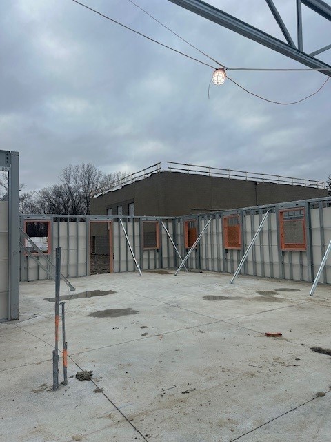 FSPArchitects1's tweet image. 🏗️ Progress at Christ Child House! The residential wing is taking shape with slab, steel, and roof trusses complete. The gym is enclosed with an acoustic deck, roof membrane, and temp heat to keep work on track this winter. Stay tuned for more updates as we make progress! ✨