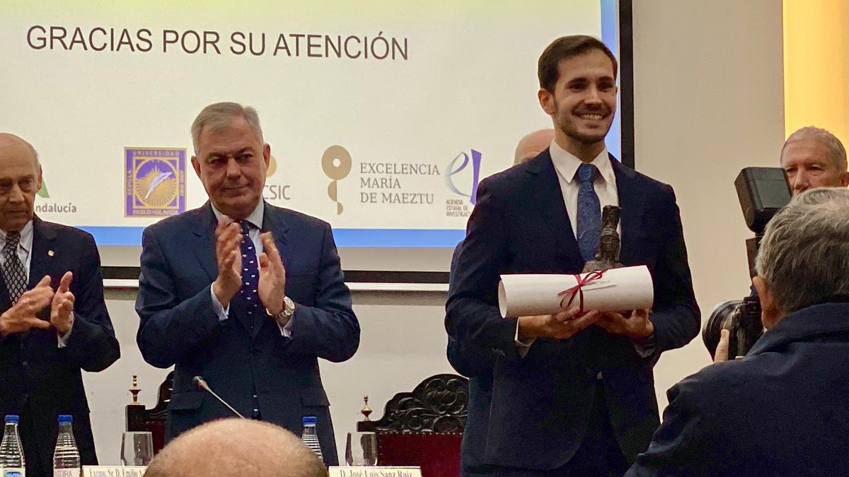 Entrega de Premios de esta tarde en <a href="/ateneodesevilla/">Ateneo de Sevilla</a>. 

No solo hemos defendido nuestro trabajo de forma didáctica, sino que hemos aprovechado el altavoz para pedir más humanidad y financiación, empatía y consideración, para todos los científicos que dan su vida por el prójimo.