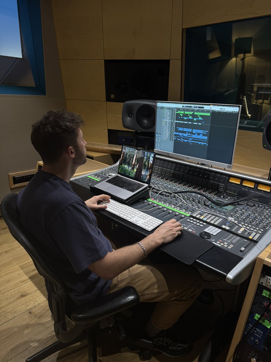 Get In The Rave tweet media