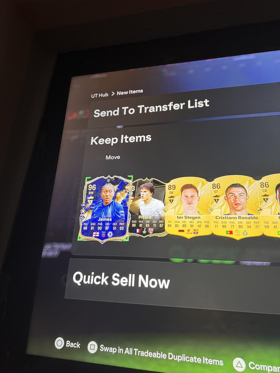 Luxie 🔮 tweet media