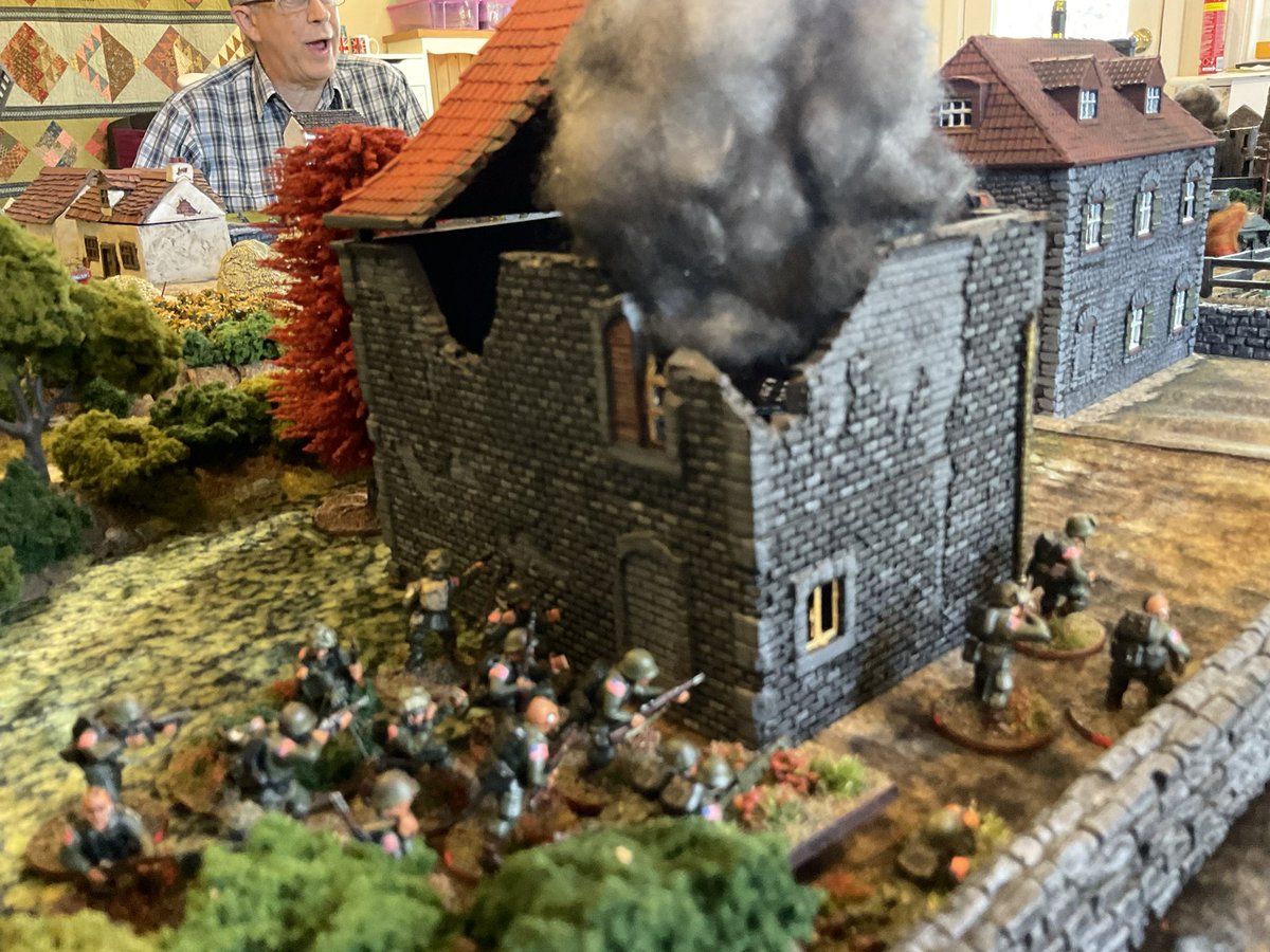 Oldwargamer's tweet image. The Screaming Eagles advance through the town.
#ChainofCommand #WWII @AnneElizabethW5