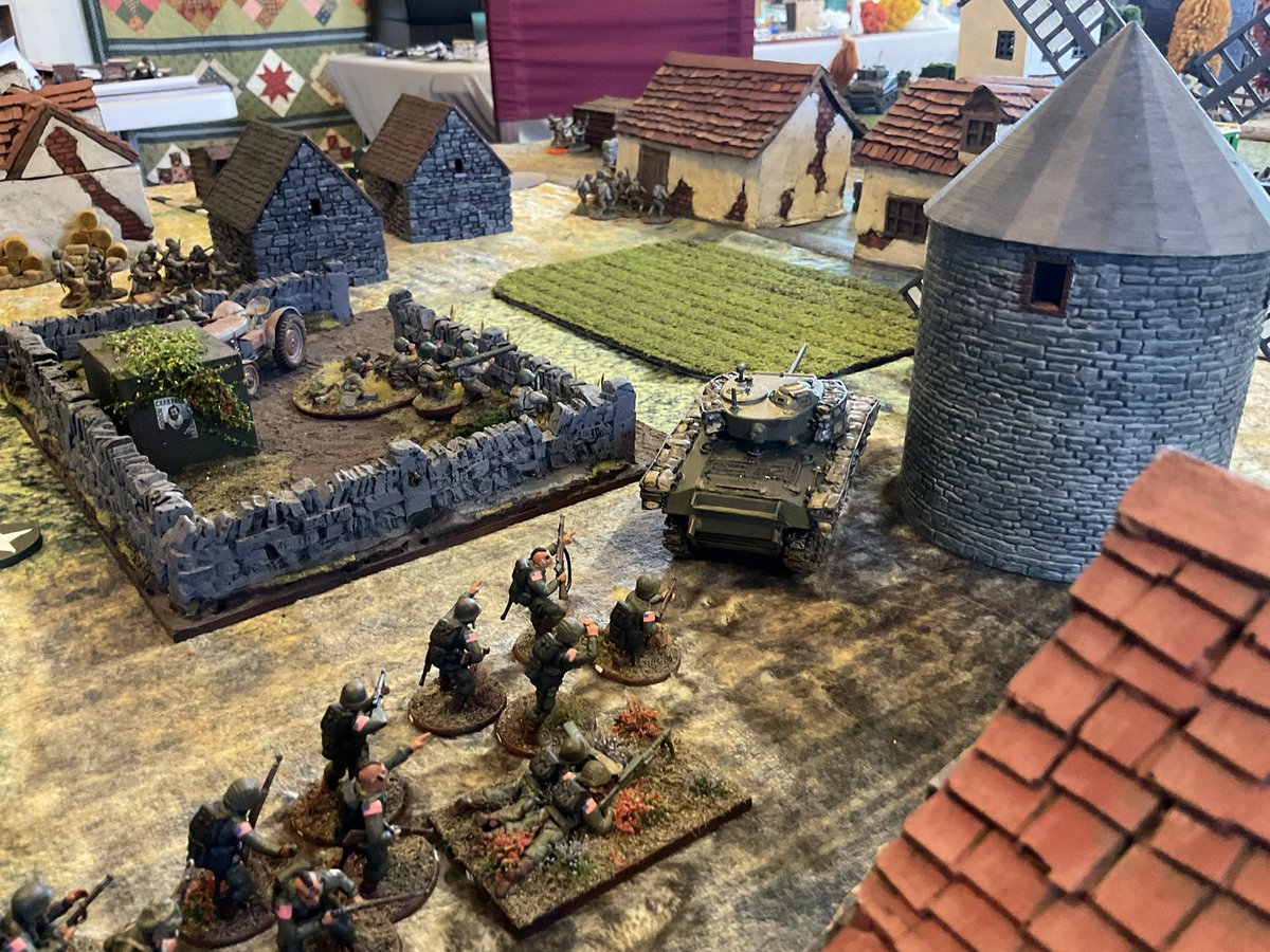 Oldwargamer's tweet image. The Screaming Eagles advance through the town.
#ChainofCommand #WWII @AnneElizabethW5