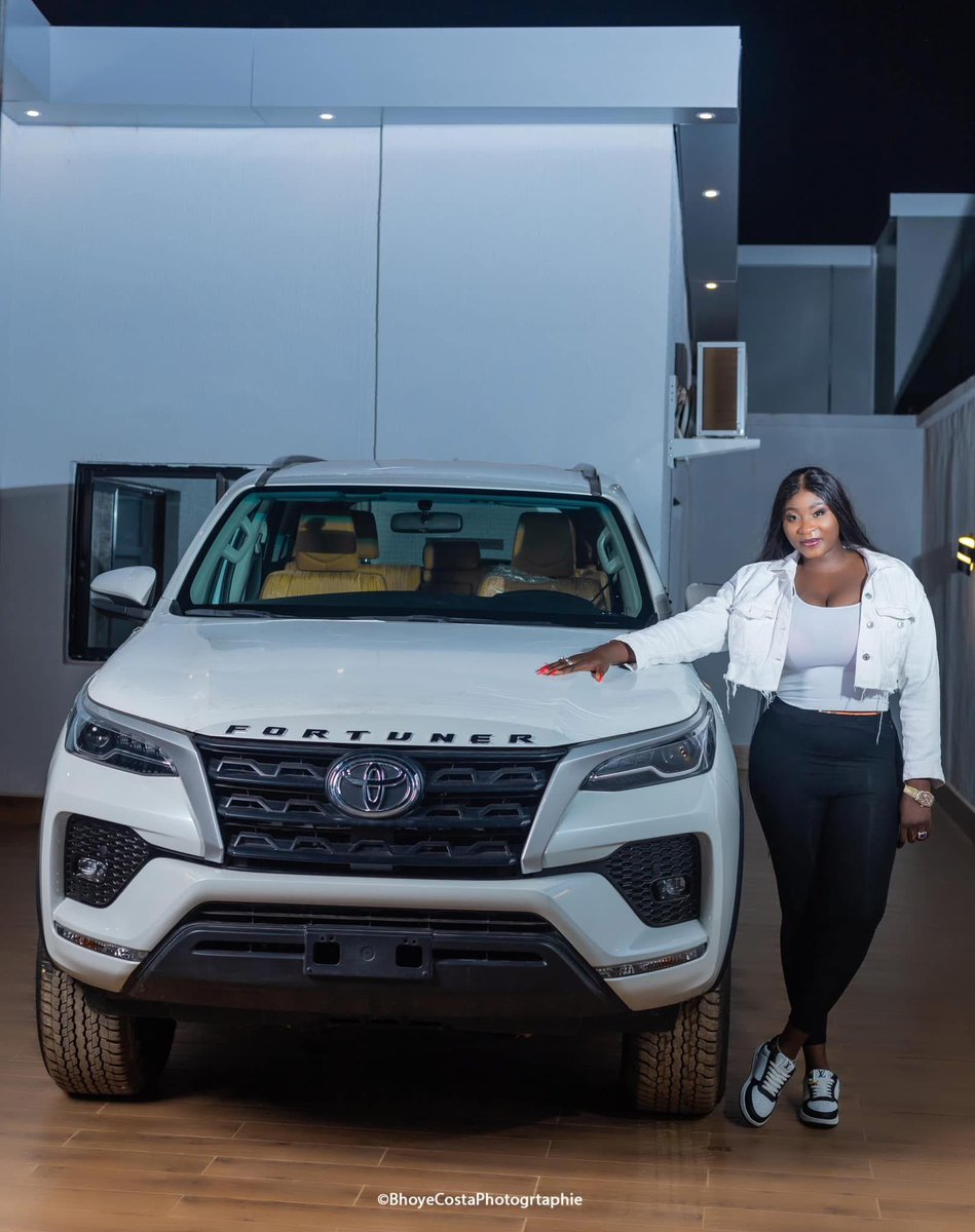 ABDELDJALIL224's tweet image. Les cadeaux du richissime guinéen Mamady Doumbouya.

La Guinée 🇬🇳 bouge.