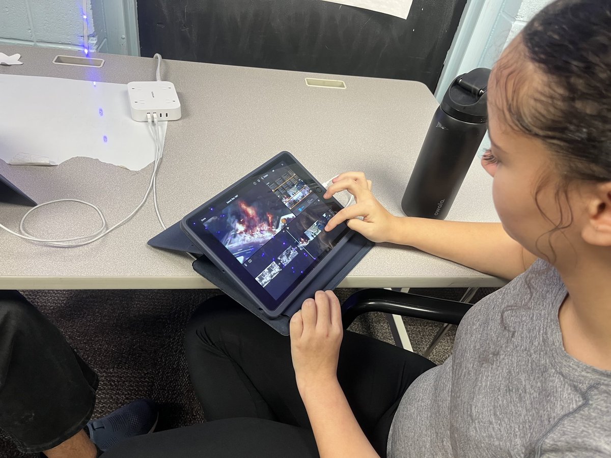 Mrs. Slaviero (@mrsslaviero) on Twitter photo A productive <a href="/NationalHistory/">National History Day</a> <a href="/mihistoryday/">Michigan History Day</a> documentary, website, and exhibit building day! A productive <a href="/NationalHistory/">National History Day</a> <a href="/mihistoryday/">Michigan History Day</a> documentary, website, and exhibit building day!