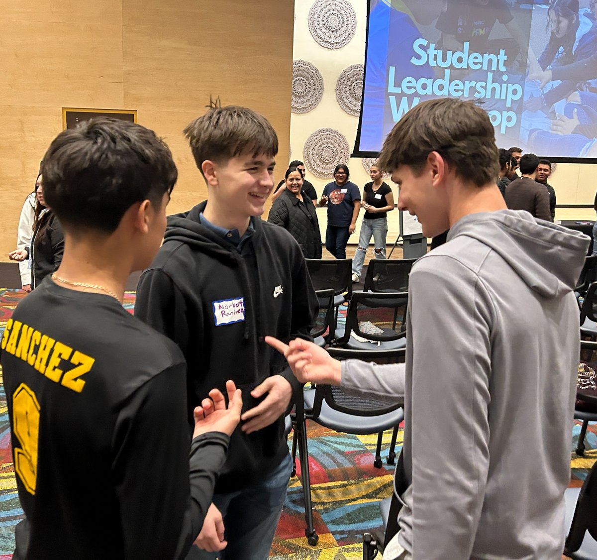RegionOneGEARUP's tweet photo. πͺ Spent our Friday building leadership skills with our 10th graders and @seeds_training. #GUWorks #GEARUPPathways https://t.co/HQky2tuAKq