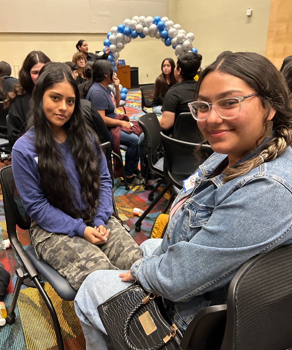 RegionOneGEARUP's tweet photo. πͺ Spent our Friday building leadership skills with our 10th graders and @seeds_training. #GUWorks #GEARUPPathways https://t.co/HQky2tuAKq