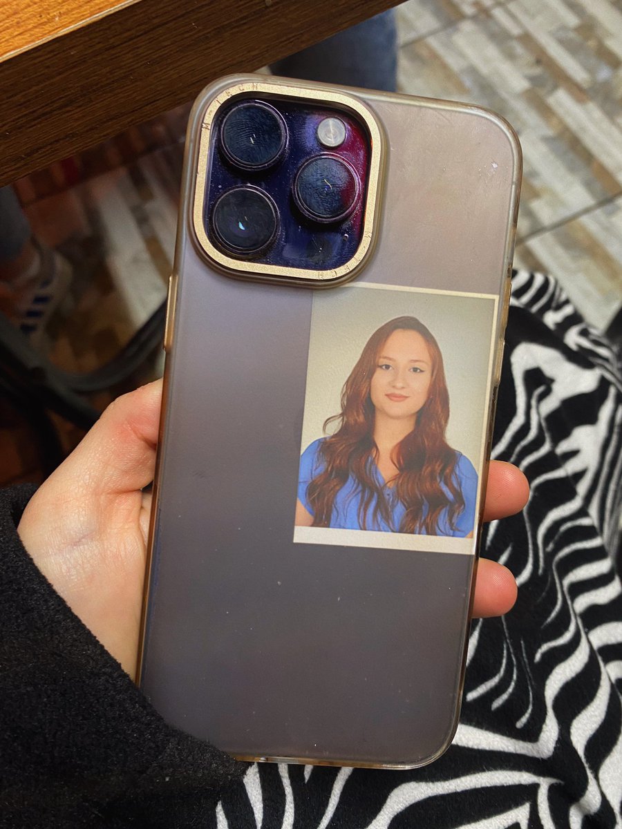 seni seviyorum demek yerine hissettirmek…🖤