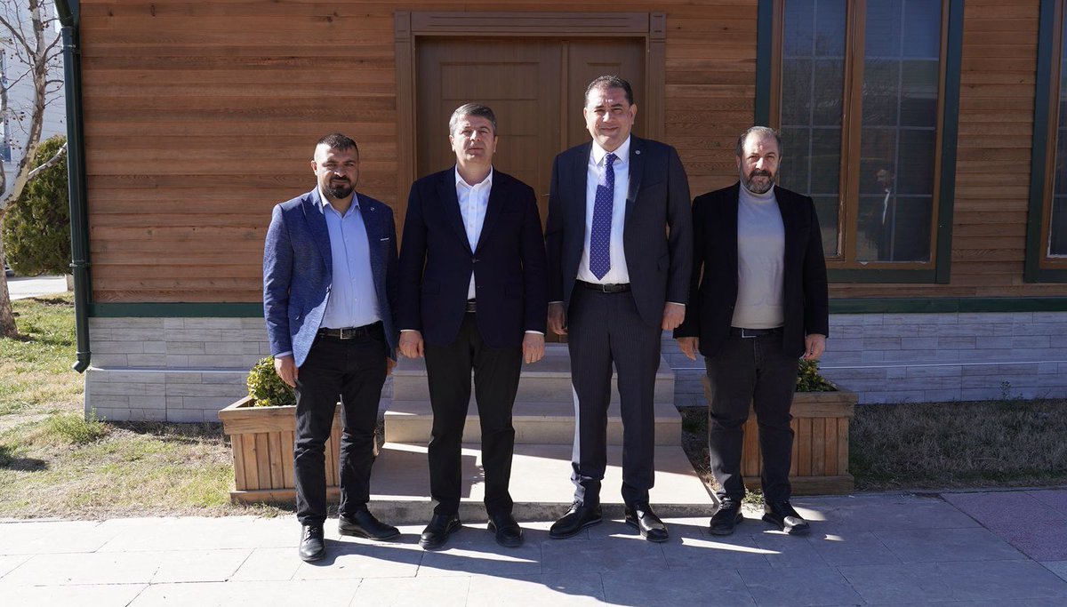 Bugün Belediyemize gelerek bizleri onore eden;

📌Türk Kadınlar  Birliği Derneği İzmir Şube Başkanı Sayın Sevtap Şirin ile Adıyaman Şube Başkanı Sayın İpek Emine Aslangöz’e

📌 Şanlıurfa Barosu Önceki Dönem Başkanı Sayın Mehmet Velat Izol’e nazik ziyaretlerinden dolayı teşekkür