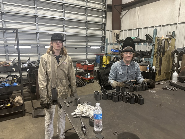 DesotoParish's tweet photo. The key to successful student internships is having great business partners that are invested in our students' success! Thank you Antler Shed Deer Blinds for hiring our students and providing them with on the job training as part of our #DeSotoWorks work based learning program! https://t.co/c5KbEi89Ku