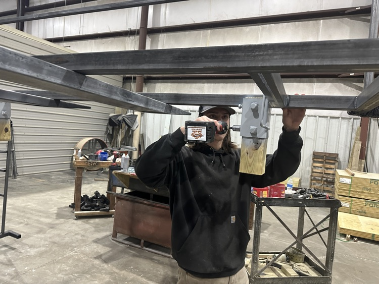 DesotoParish's tweet photo. The key to successful student internships is having great business partners that are invested in our students' success! Thank you Antler Shed Deer Blinds for hiring our students and providing them with on the job training as part of our #DeSotoWorks work based learning program! https://t.co/c5KbEi89Ku