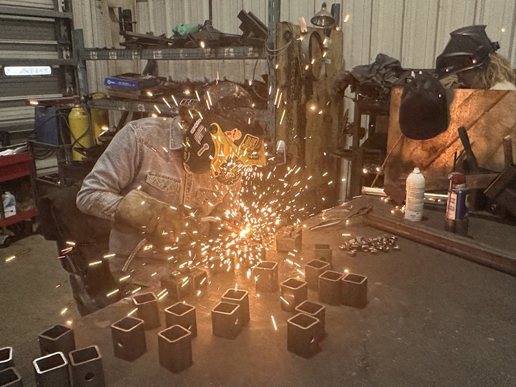 DesotoParish's tweet photo. The key to successful student internships is having great business partners that are invested in our students' success! Thank you Antler Shed Deer Blinds for hiring our students and providing them with on the job training as part of our #DeSotoWorks work based learning program! https://t.co/c5KbEi89Ku