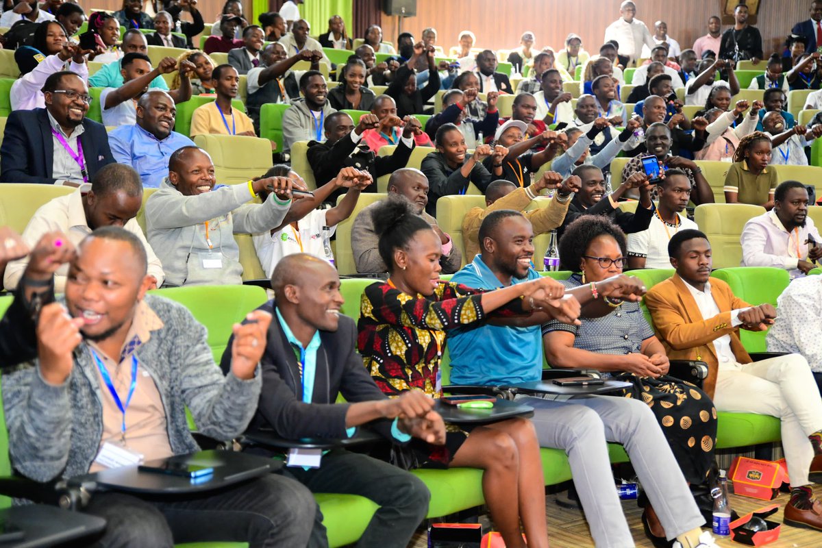 DrAlfredMutua's tweet photo. 𝐋𝐎𝐖𝐄𝐑 𝐄𝐀𝐒𝐓𝐄𝐑𝐍 𝐘𝐎𝐔𝐓𝐇 𝐄𝐌𝐏𝐎𝐖𝐄𝐑𝐌𝐄𝐍𝐓 𝐌𝐄𝐄𝐓𝐈𝐍𝐆

Today, at the Bomas of Kenya, Nairobi, I had a productive and engaging session with youth leaders from Kitui, Machakos, and Makueni counties.

The meeting featured professionals and leaders who covered critical topics, including:
•How to excel in the job market, prepare CVs, and present themselves professionally during interviews.
•The dangers of substance abuse and its long-term impact.
•The importance of sex education and making informed decisions.
•Leadership, respect, and offering constructive criticism with decorum.
•Financial literacy, focusing on saving, investing, and smart money management.
•The risks of harmful digital footprints and how they can affect future job prospects.