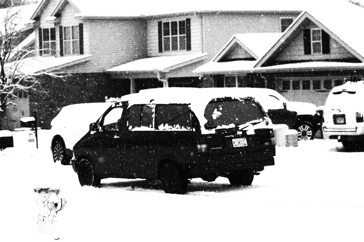 quantumnas's tweet image. snow day in b&amp;amp;w🌨️