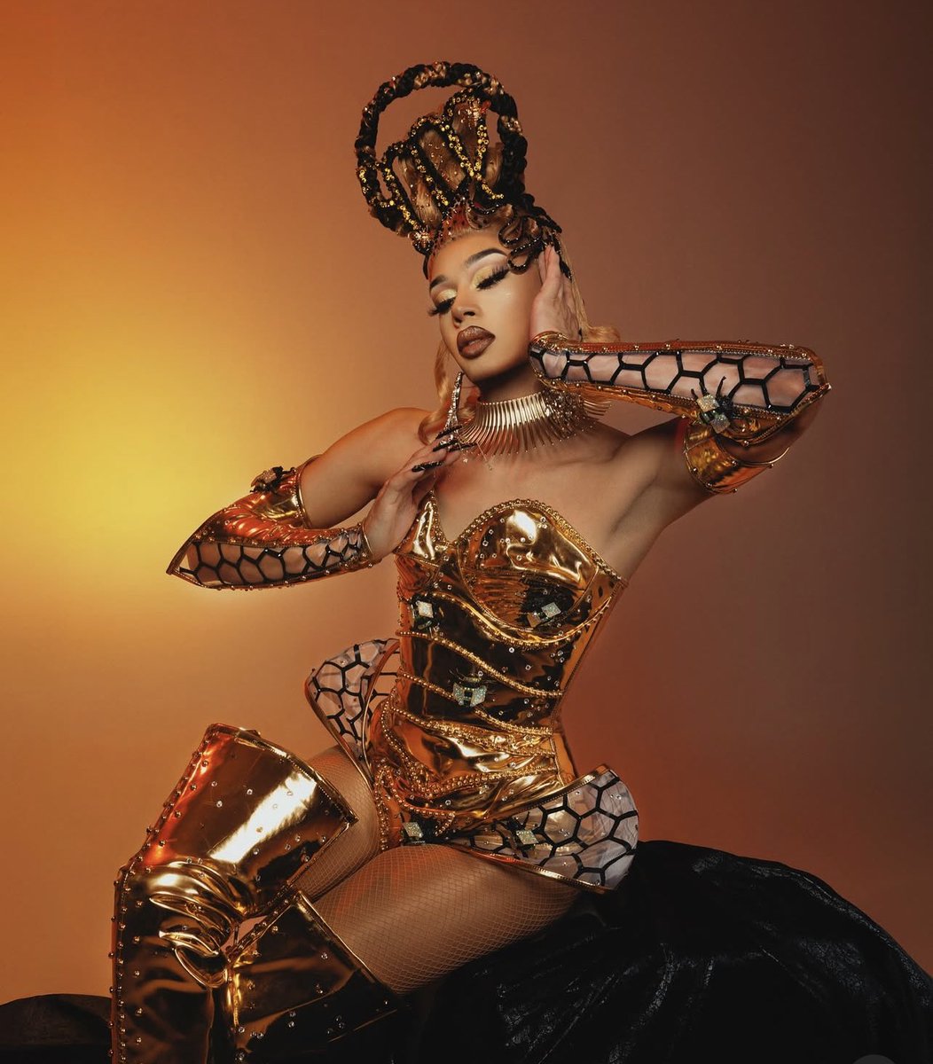 Angeriavm's tweet photo. Condragulations to The Virgo Queen 👑 Winner of Canada’s Drag Race Season 5 🇨🇦 Welcome to the winners circle sis 👏🏾 https://t.co/s8Dp9z37FK