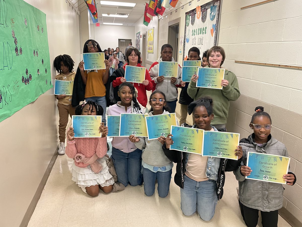 FHGES's tweet photo. Students celebrated their growth in reading and math with an ice cream party today! Way to go, Mighty Mustangs; we are so proud of you! 🎉👏🥳
#NHCSchat https://t.co/mAZWh7Qtco