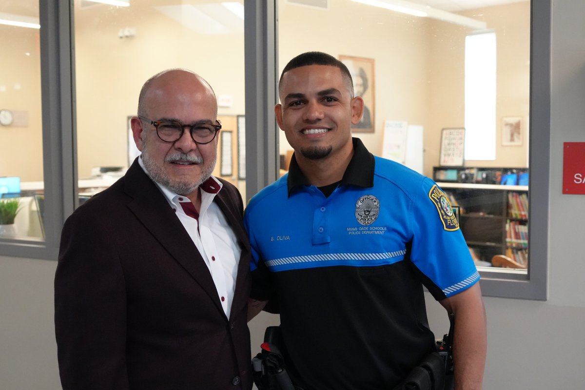 SuptDotres's tweet image. It was great running into @MDSPD Officer Brayan Oliva, the School Resource Officer at @FDouglasslions! A former student of mine at Hialeah Gardens Elementary, he's now giving back to the community as part of the #MDCPS family. I'm proud to see #YourBestChoiceMDCPS in action!