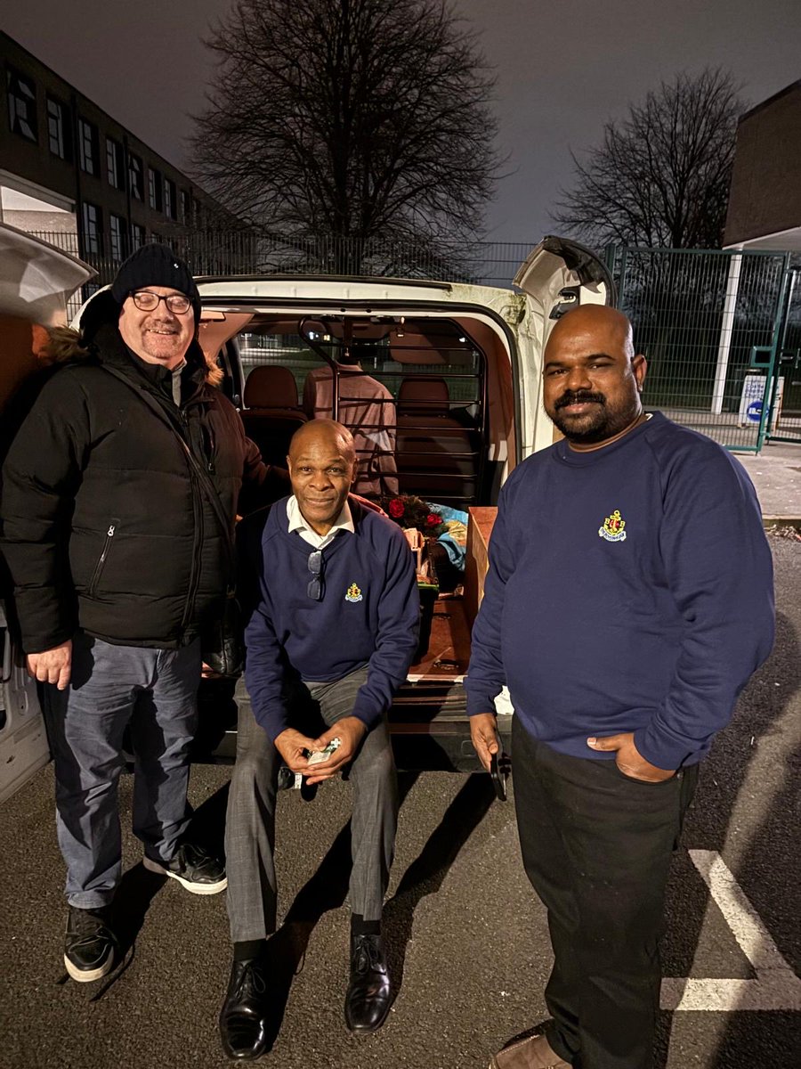 A huge thank you to Castle Vale Baptist Church for your generous food donation this evening. A big thanks also to Pastor Mark and his amazing congregation and volunteers. 👏👏👏😊