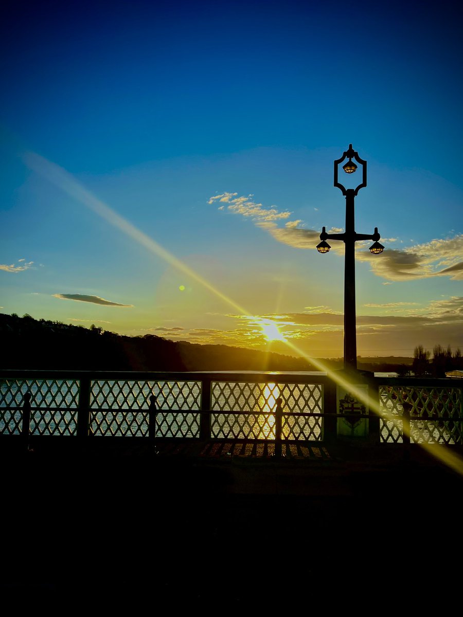That Derry place sure is class. This is a stuck in traffic view. Sure it soothes the soul.
