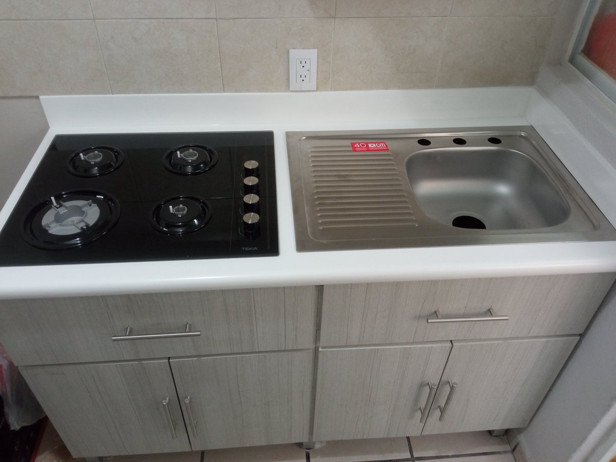 CADESS_'s tweet image. El tamaño no importa?  El área de cocina al límite!!!!